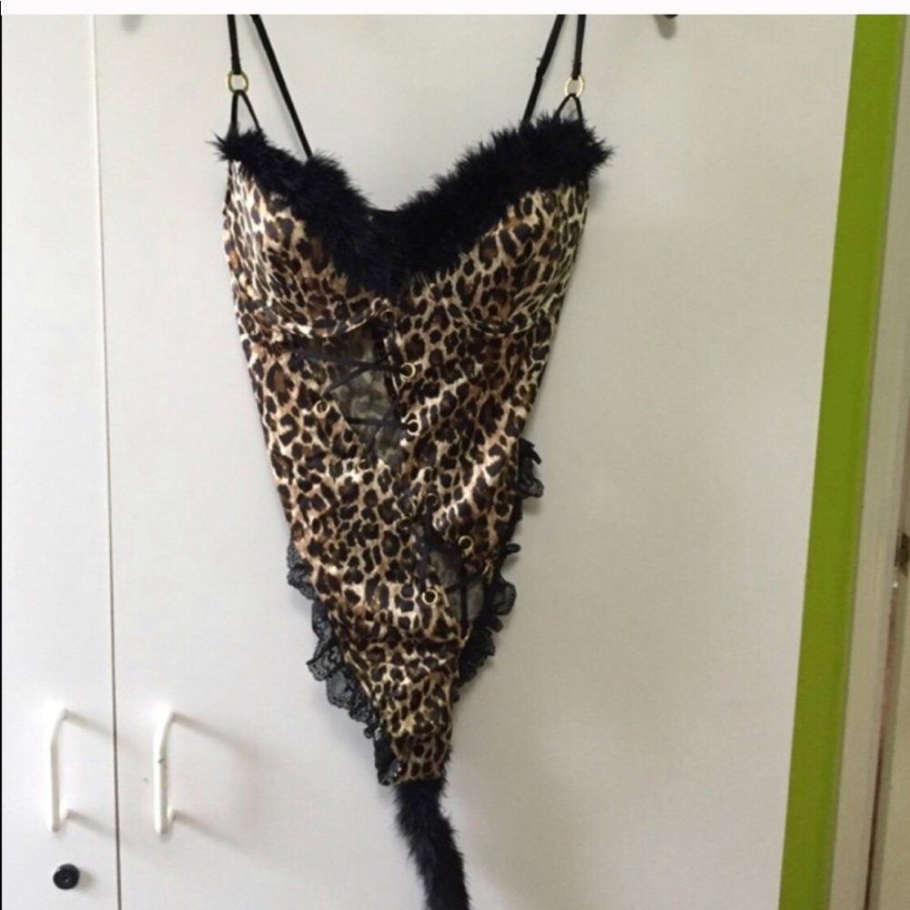 Sexy little things cheetah costume Halloween